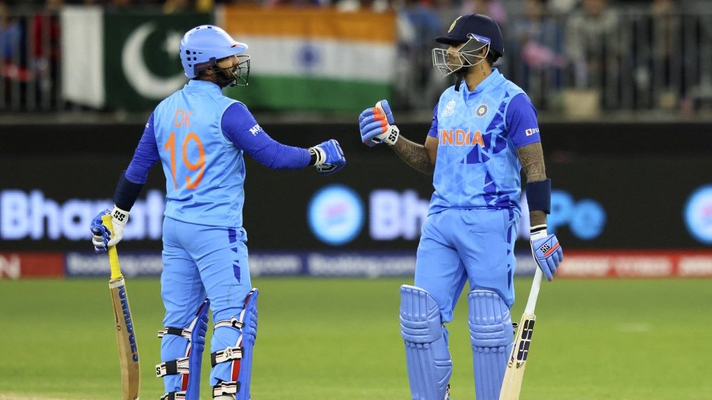 Suryakumar Yadav And Dinesh Karthik