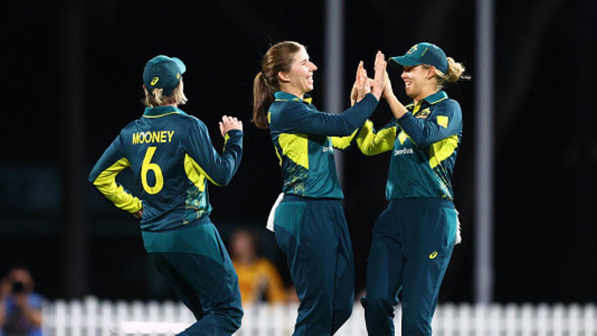 Georgia Wareham of Australia celebrates dismissing Suzie Bates of New Zealand during game three of the Women's T20 International Series between Australia and New Zealand at Allan Border Field on September 24, 2024 in Brisbane, Australia