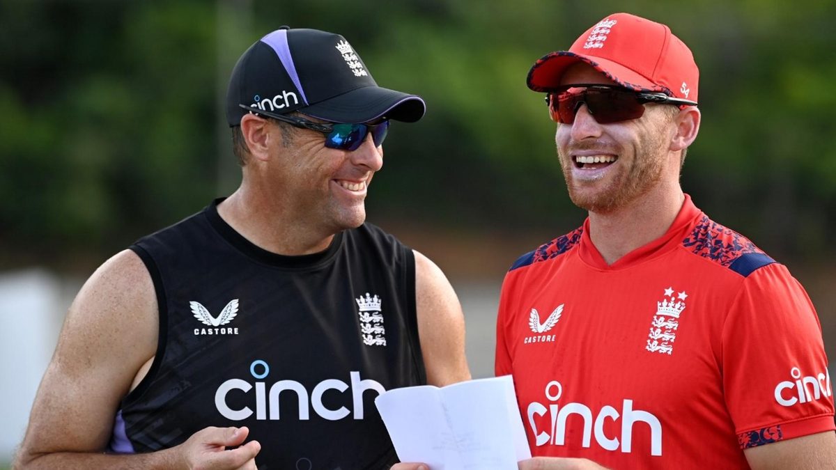 Jos Buttler speaking to England interim head coach Marcus Trescothick ahead of the final T20I vs West Indies