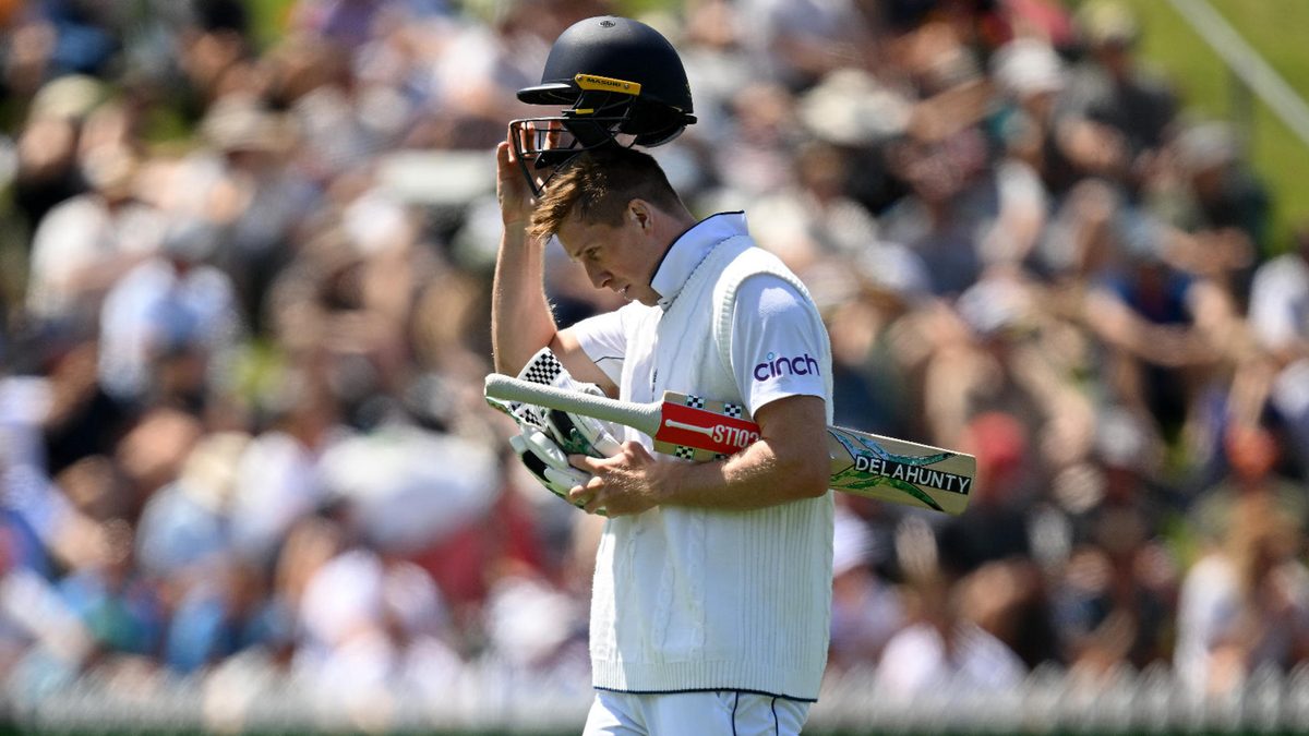 Zak Crawley of England departs after being dismissed by Matt Henry of New Zealand during day one of the Second Test match in the series between New Zealand and England at Basin Reserve on December 06, 2024 in Wellington, New Zealand