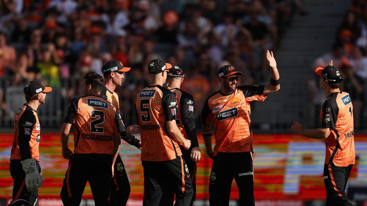 Andrew Tye of the Scorchers celebrates the wicket of Marcus Stoinis of the Stars during the BBL match between Perth Scorchers and Melbourne Stars at Optus Stadium, on December 15, 2024, in Perth, Australia